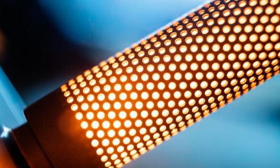 Dlaczego halogen LED nadal świeci po wyłączeniu?